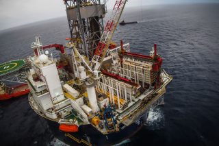 sea oil rig